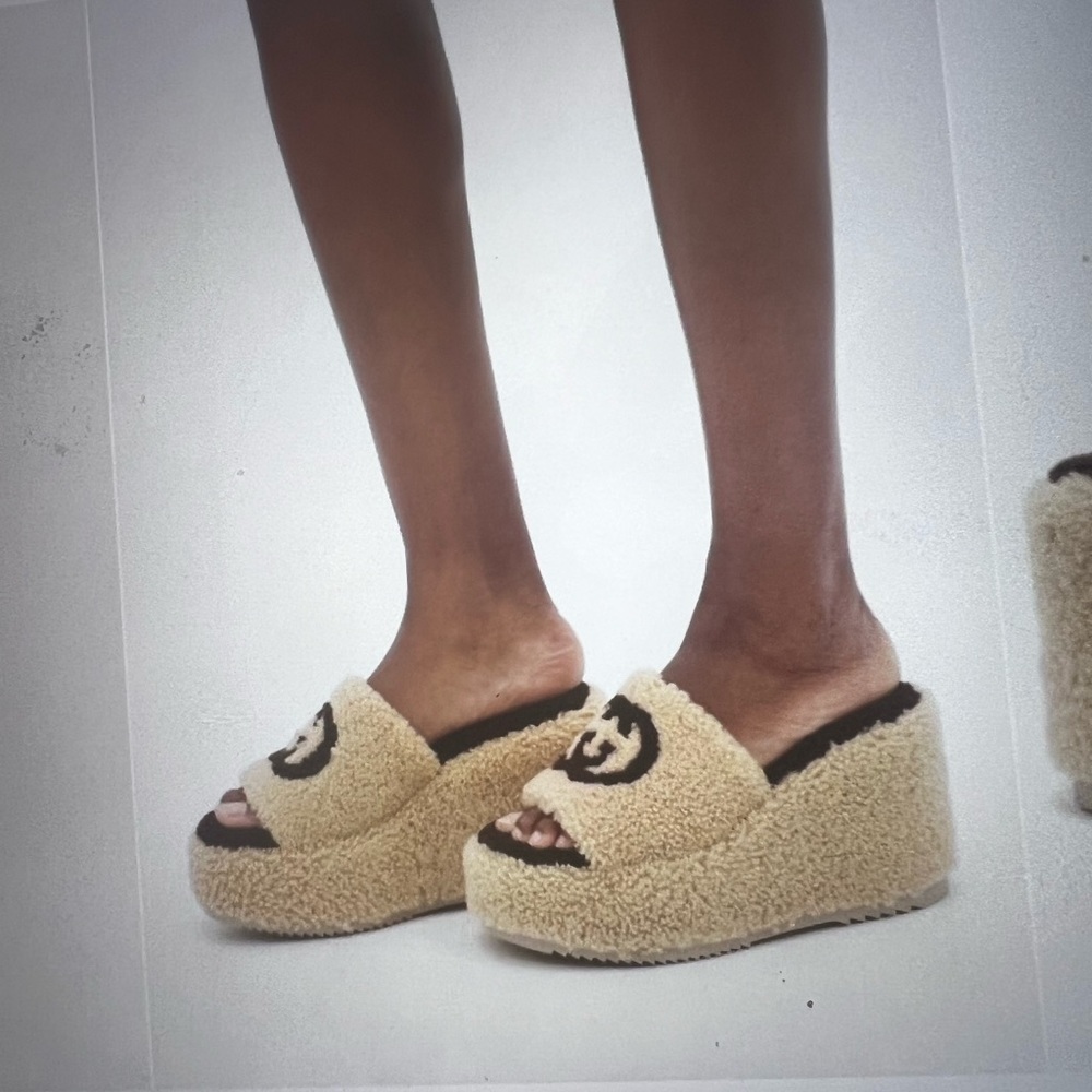 Iconic Gucci Sherpa Slides